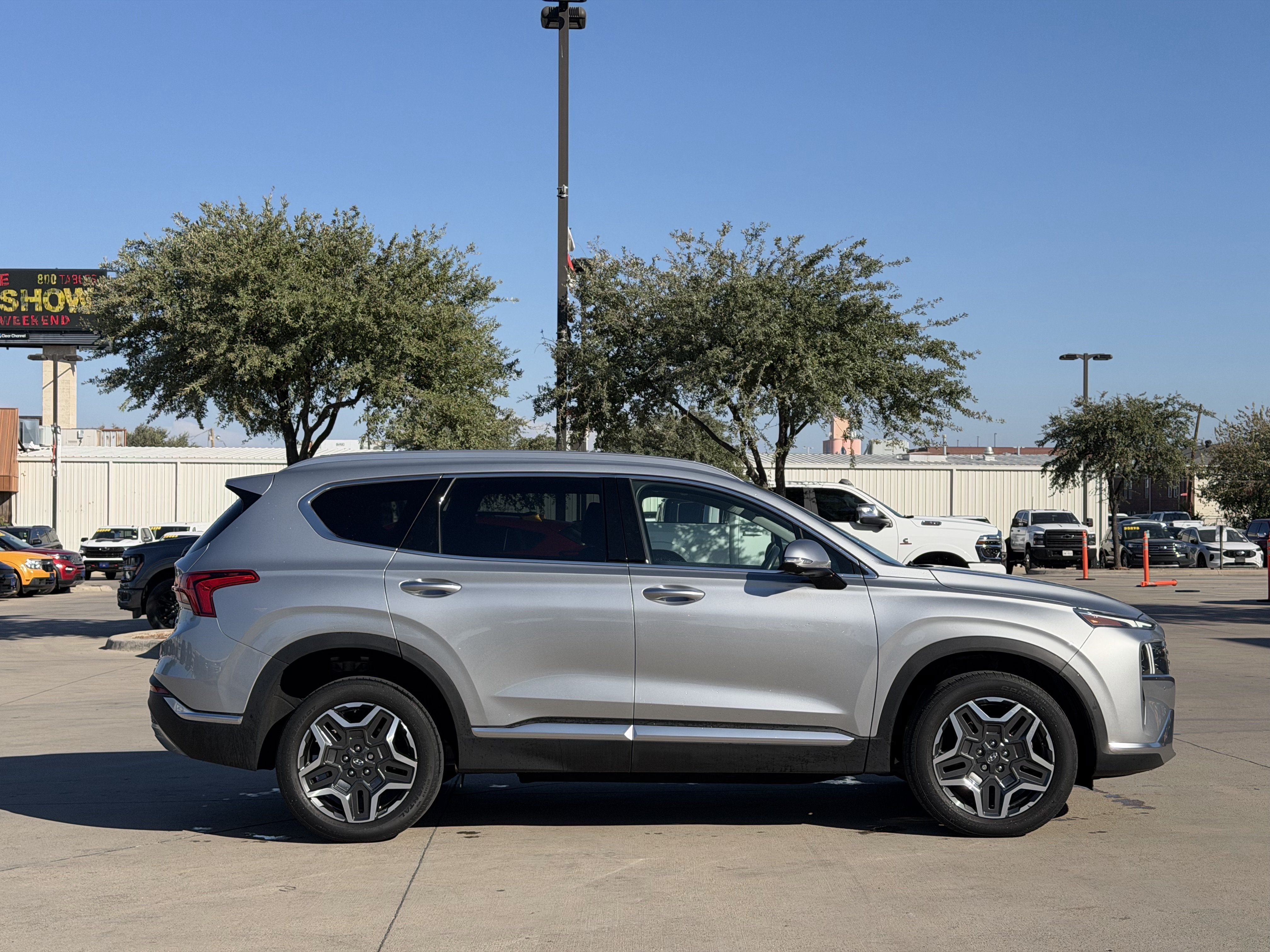 Used 2023 Hyundai Santa Fe Limited w/ Cargo Package AWD/4WD image 3