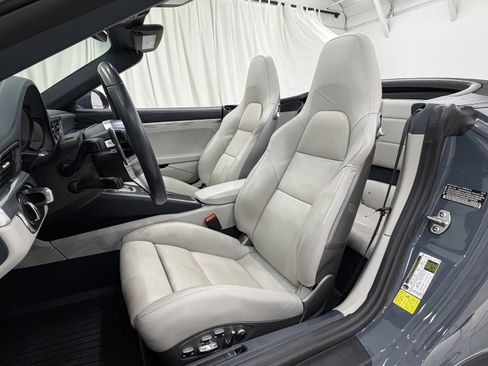 Certified 2017 Porsche 911 Carrera 4S AWD/4WD image 32