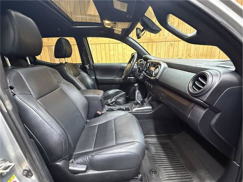 Used 2019 Toyota Tacoma TRD Off-Road w/ TRD Premium Off Road Package AWD/4WD image 15