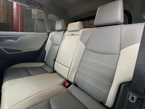 Used 2022 Toyota RAV4 Limited image 12