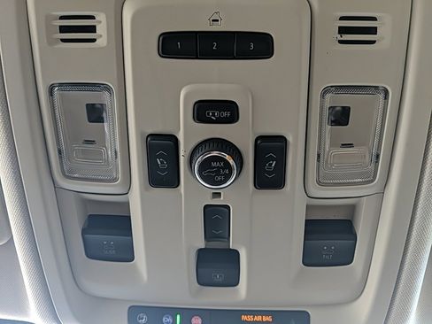 Used 2023 GMC Yukon XL Denali image 31