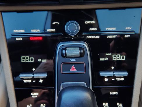 Used 2023 Porsche Cayenne Platinum Edition image 20