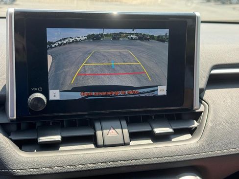 Used 2025 Toyota RAV4 XLE AWD/4WD image 24