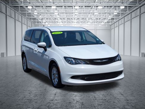 Used 2023 Chrysler Voyager LX FWD image 7