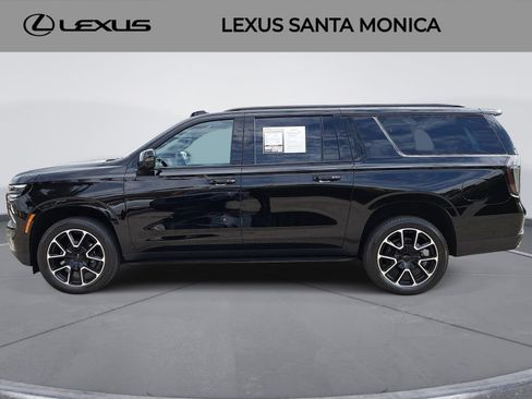 Used 2026 Chevrolet Suburban RST w/ Comfort Package RWD image 8