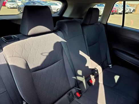 Used 2022 Toyota Corolla Cross LE AWD/4WD image 43