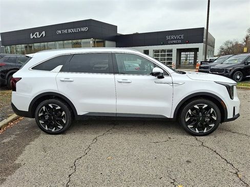Certified 2025 Kia Sorento SX image 7