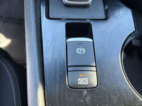 Used 2024 Nissan Rogue SV image 9