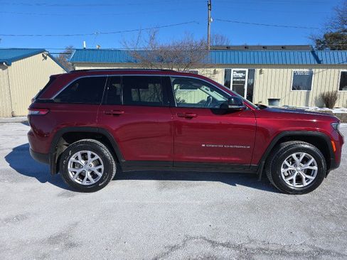 Used 2022 Jeep Grand Cherokee Limited image 6