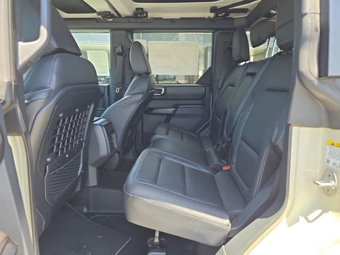 New 2025 Ford Bronco Badlands w/ Sasquatch Package AWD/4WD image 13