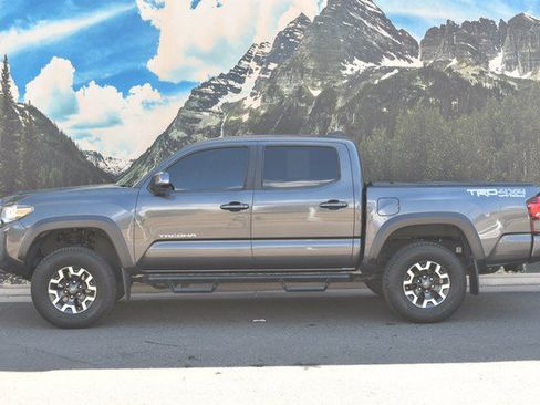 Certified 2019 Toyota Tacoma TRD Off-Road w/ Technology Package AWD/4WD image 7