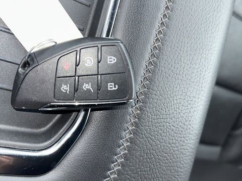 Used 2022 GMC Yukon XL Denali image 42