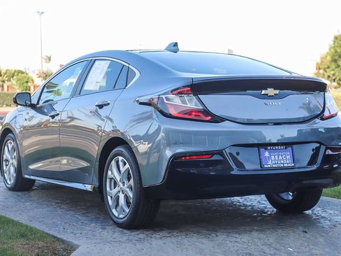 Used 2018 Chevrolet Volt Premier w/ Driver Confidence Package FWD image 8