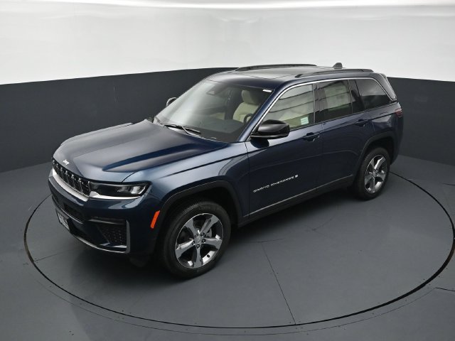 New 2026 Jeep Grand Cherokee Limited w/ Trailer Tow Package AWD/4WD image 14