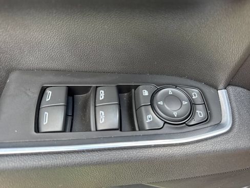 Used 2025 GMC Sierra 1500 SLT AWD/4WD image 18