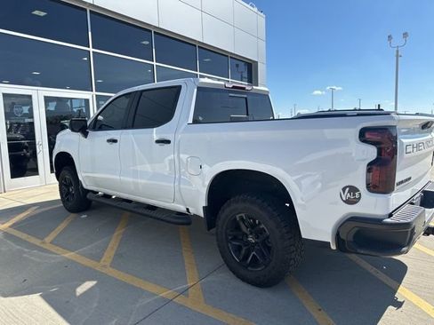 Used 2022 Chevrolet Silverado 1500 LT Trail Boss w/ LT Trail Boss Premium Package AWD/4WD image 2