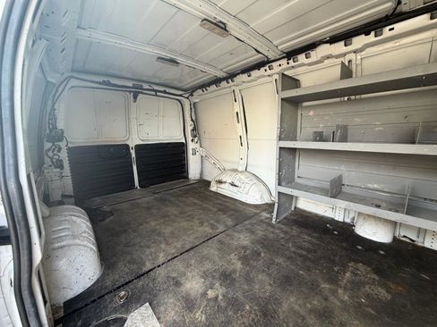 Used 2019 Chevrolet Express 3500 w/ Driver Convenience Package image 14