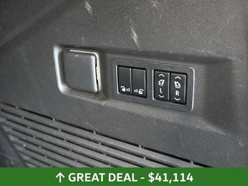 Used 2021 GMC Yukon Denali w/ Denali Premium Package AWD/4WD image 24