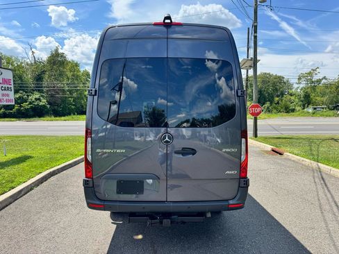Used 2024 Mercedes-Benz Sprinter 2500 image 6