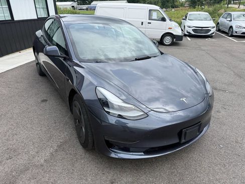 Used 2022 Tesla Model 3 Standard Range RWD image 4