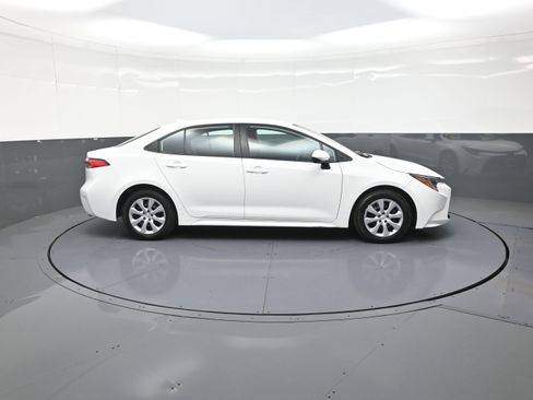 Used 2023 Toyota Corolla LE image 2