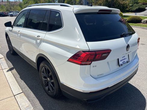 Used 2024 Volkswagen Tiguan SE w/ Panoramic Sunroof Package AWD/4WD image 5