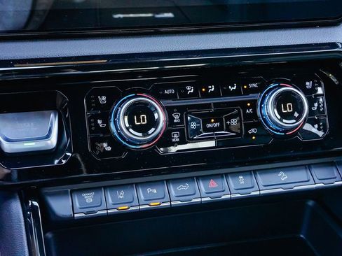 New 2025 GMC Sierra 2500 AT4 w/ AT4 Premium Plus Package image 19