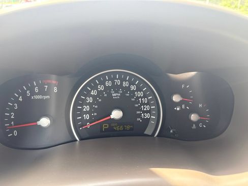 Used 2011 Kia Sedona EX w/ Luxury Pkg FWD image 19