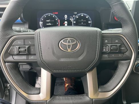 Used 2025 Toyota Tacoma TRD Off-Road image 28