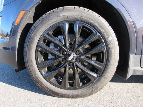 Certified 2025 Cadillac XT5 Premium Luxury w/ LPO, Bronce Accent Package image 9