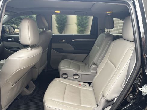 Used 2019 Toyota Highlander Limited Platinum AWD/4WD image 31