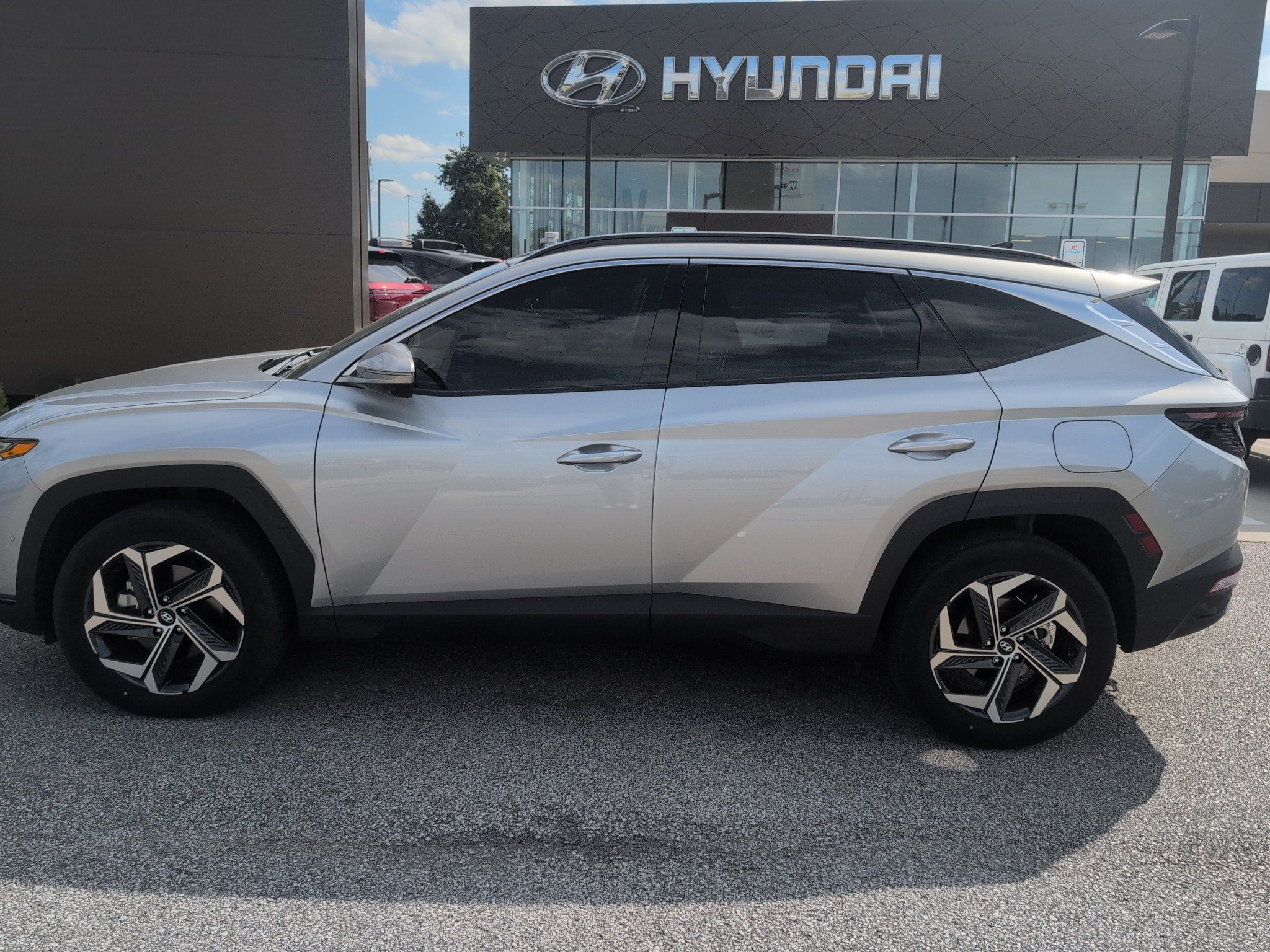 Used 2024 Hyundai Tucson Limited AWD/4WD image 4