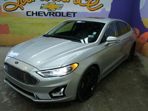 Used 2019 Ford Fusion Titanium image 4