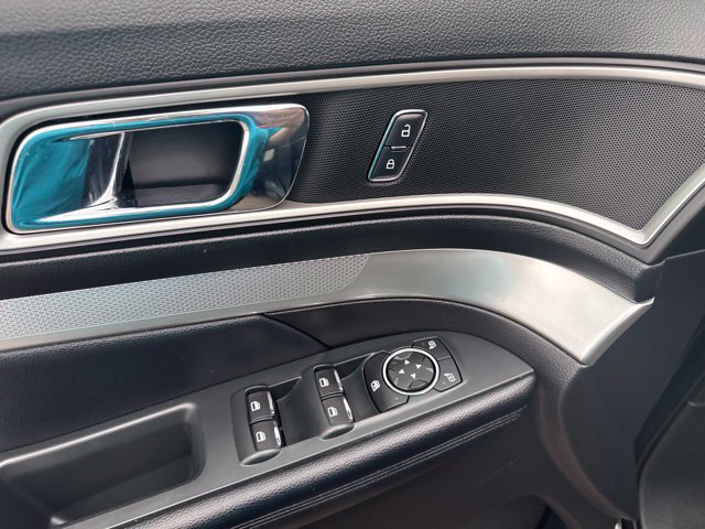 Used 2017 Ford Explorer XLT AWD/4WD image 18