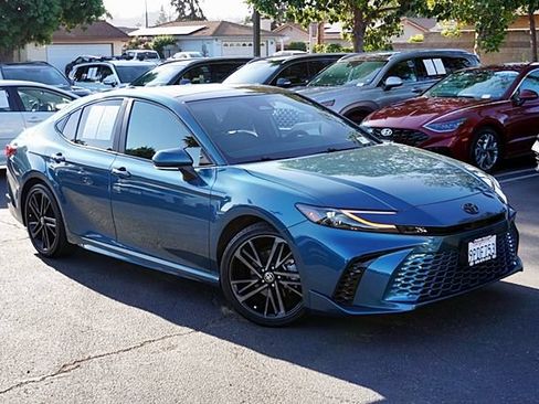 Used 2025 Toyota Camry XSE FWD image 3