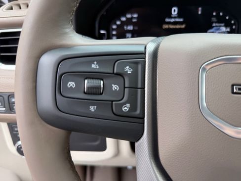 Used 2024 GMC Yukon XL Denali image 23