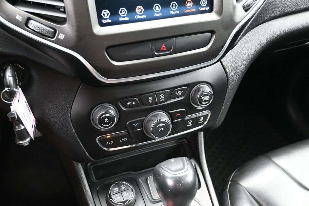 Used 2020 Jeep Cherokee Trailhawk AWD/4WD image 18