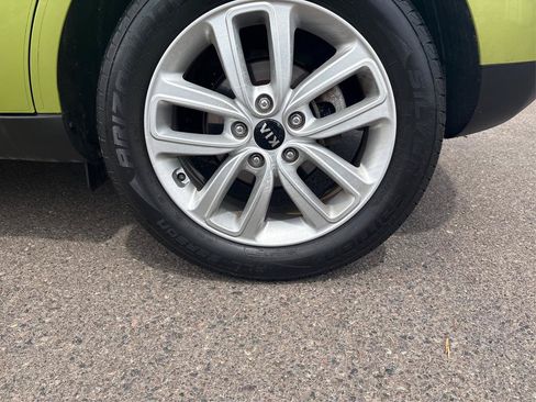 Used 2018 Kia Soul + FWD image 27