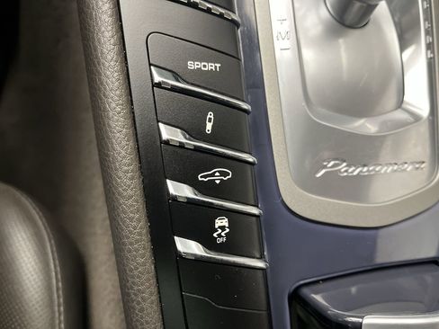 Used 2016 Porsche Panamera 4 Edition image 17