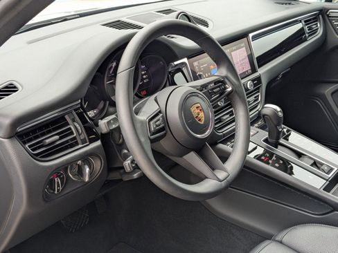 Certified 2026 Porsche Macan AWD/4WD image 4