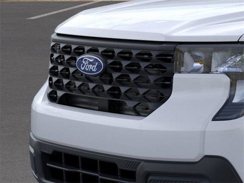 New 2025 Ford Maverick XL image 18