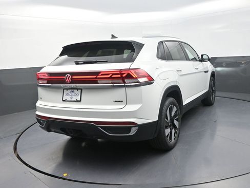 Used 2024 Volkswagen Atlas Cross Sport SE AWD/4WD image 11