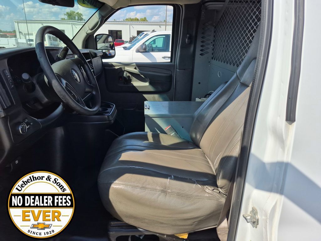 Used 2015 Chevrolet Express 3500 Extended RWD image 9