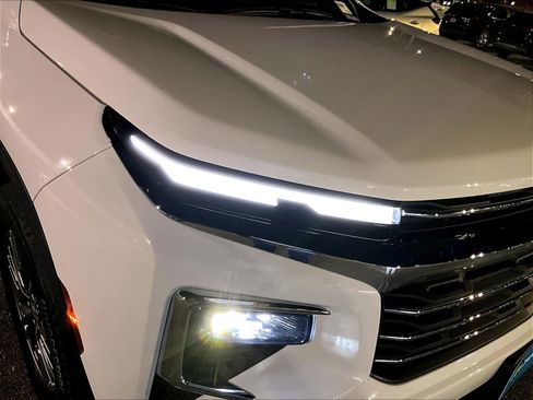 Certified 2025 Chevrolet Traverse LT image 32