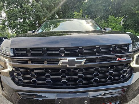 Used 2023 Chevrolet Suburban Z71 w/ Luxury Package AWD/4WD image 11