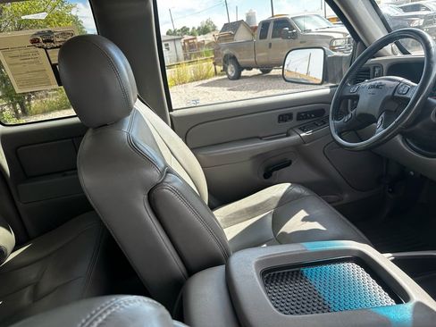 Used 2005 GMC Sierra 2500 SLT w/ Skid Plate Package image 16