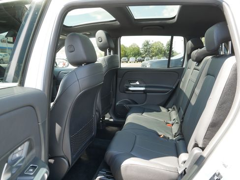 Used 2021 Mercedes-Benz GLB 250 4MATIC image 36