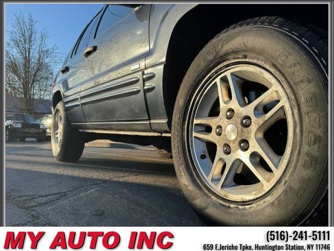 Used 2004 Jeep Grand Cherokee Laredo w/ Cold Weather Group image 9