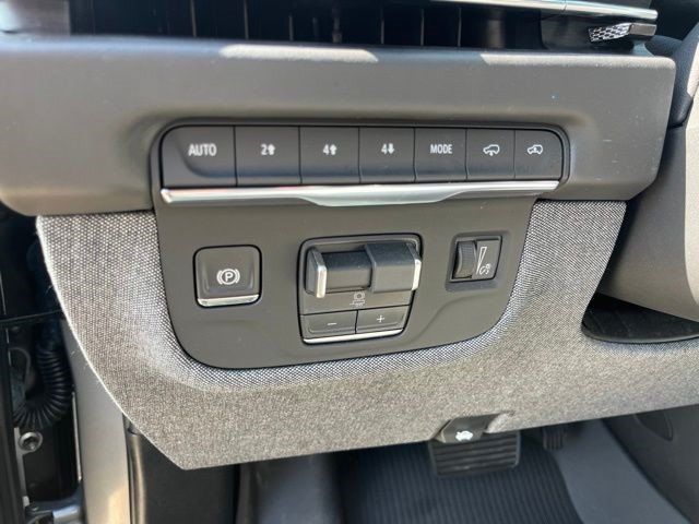 Certified 2025 Cadillac Escalade ESV Sport Platinum w/ LPO, Floor Liner Package AWD/4WD image 18