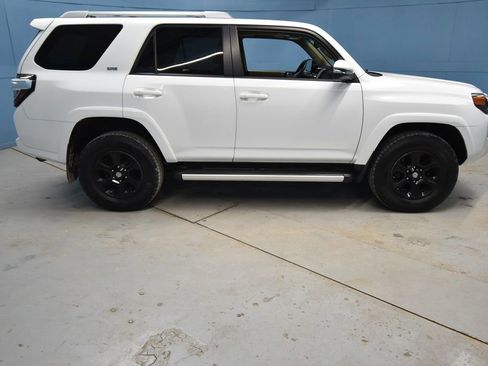 Used 2018 Toyota 4Runner 4WD image 38